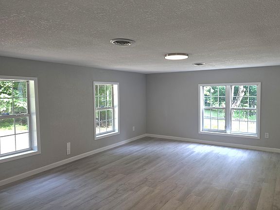 3rd image of 2074 Long Hollow Rd