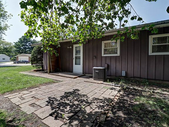 2nd image of 29 Pine Circle Dr