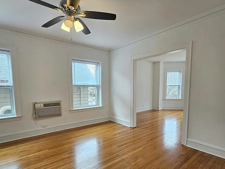 7005 N Ridge Blvd #2W — Photo 4