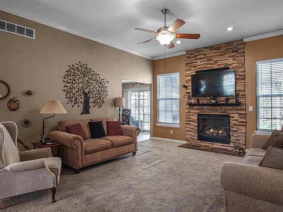 5th image of 7 Oakshire Dr W