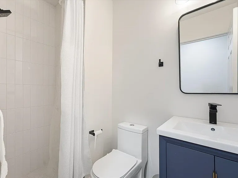 1110 Clinton St #16 — Photo 9