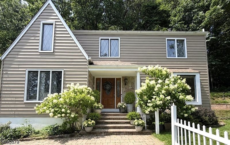 1st image of 49 Raynor Rd