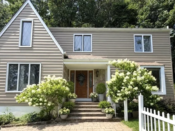 49 Raynor Rd, Morris Twp., NJ 07960