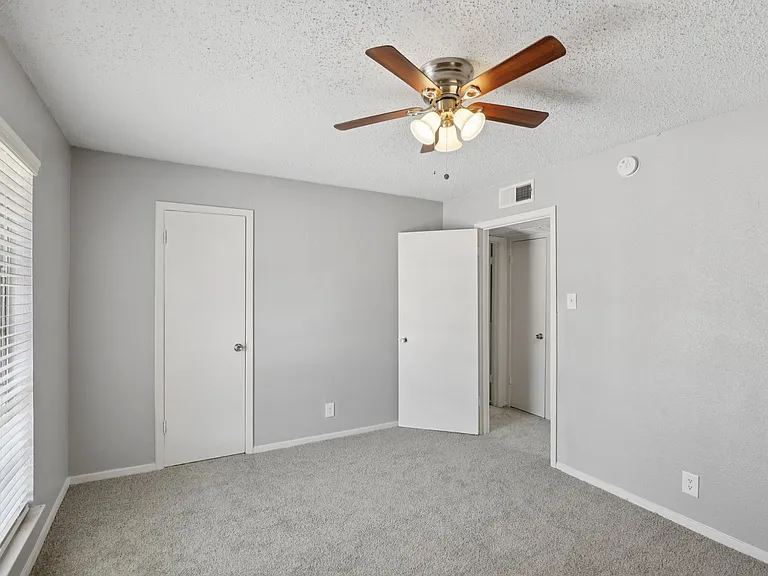 Whisperwind Apartments — Photo 34