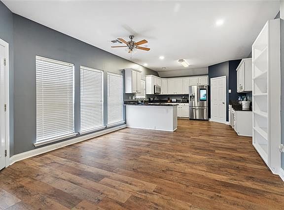 3rd image of 222 Megan Ln