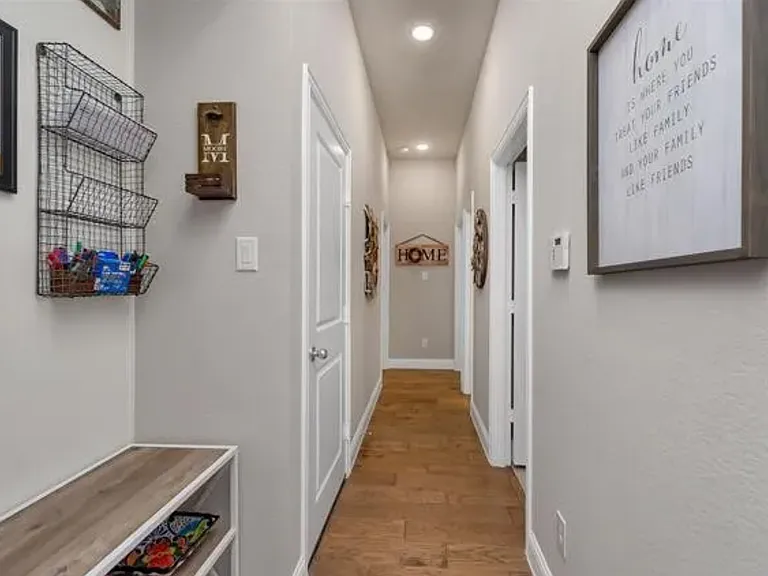 7013 Cross Point Ln — Photo 32