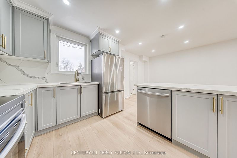 Toronto House for rent - 4 Bedrooms — photo 9