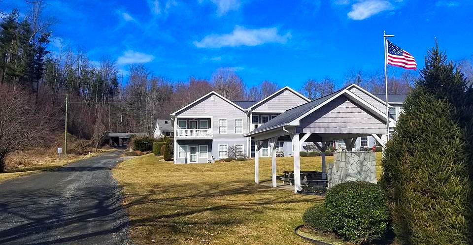 1st image of 106 Amberwood Ln