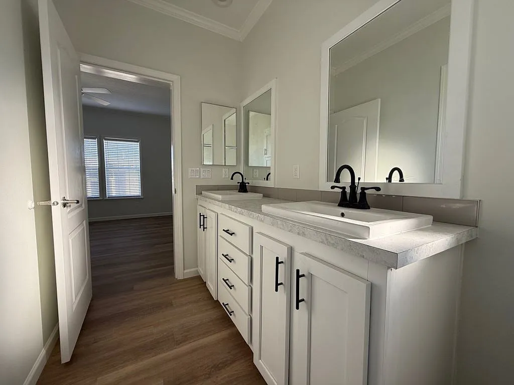 2 bed, 2.5 bath, 1356 sqft, $1,599 — Photo 3