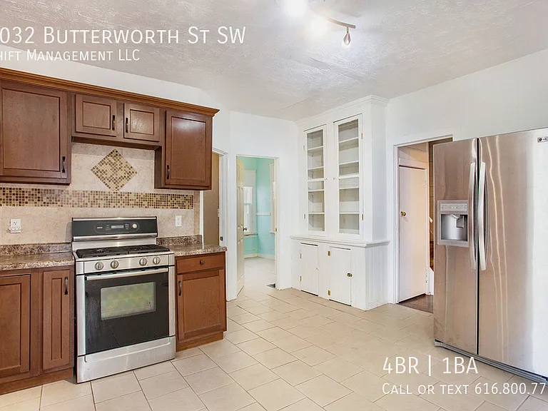 1032 Butterworth St SW — Photo 4