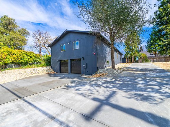 2nd image of 13607 Hill Blvd