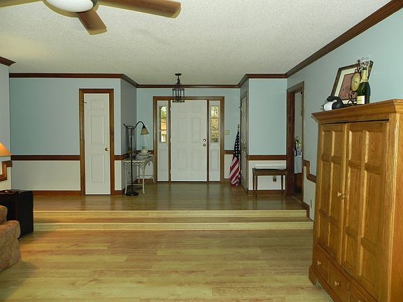 3rd image of 107 Livingston Dr