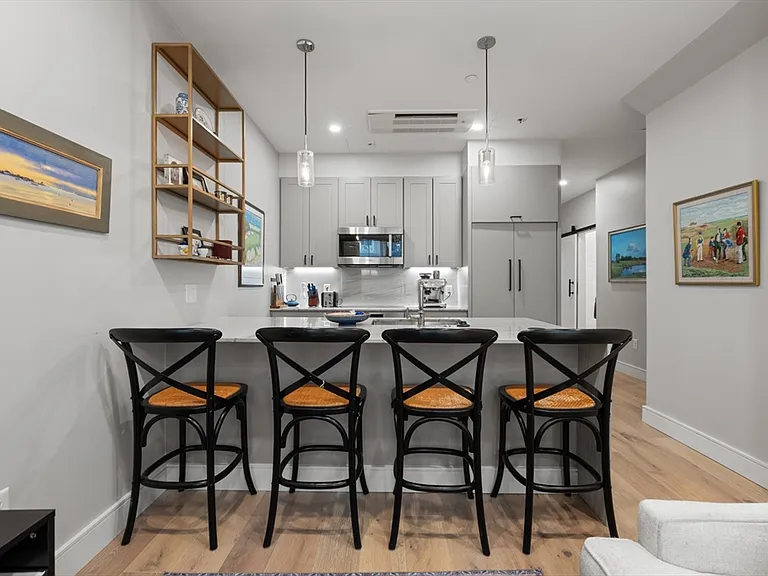 471 Hanover St #2 — Photo 4