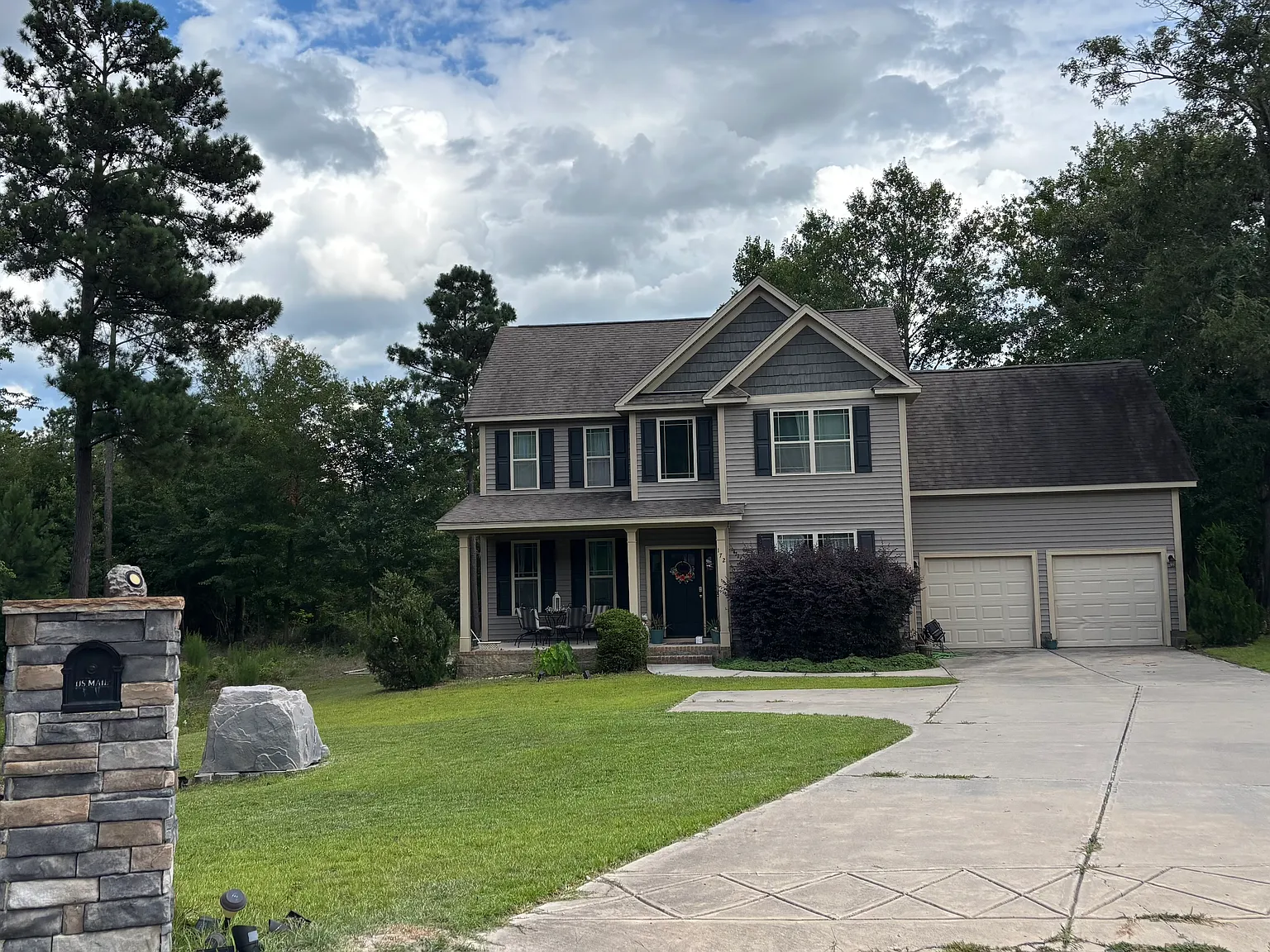 4 bed, 2.5 bath, 2500 sqft, $2,500 — Photo 1