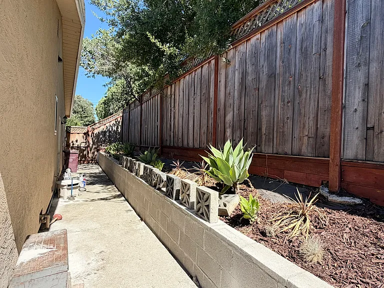 3695 Sanford St — Photo 62