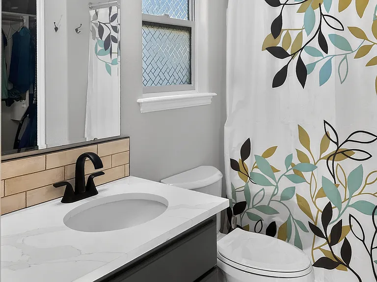 En-suite bath