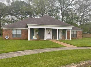 7 Village Pl, Natchez, MS 39120