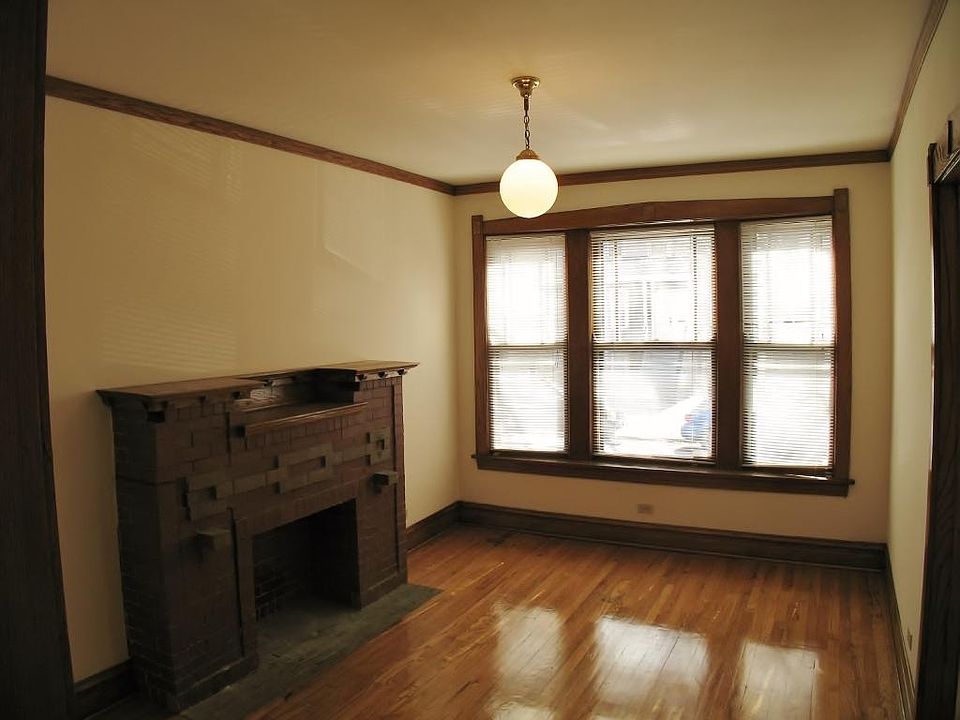 1st image of 2118 W Berteau Ave #3