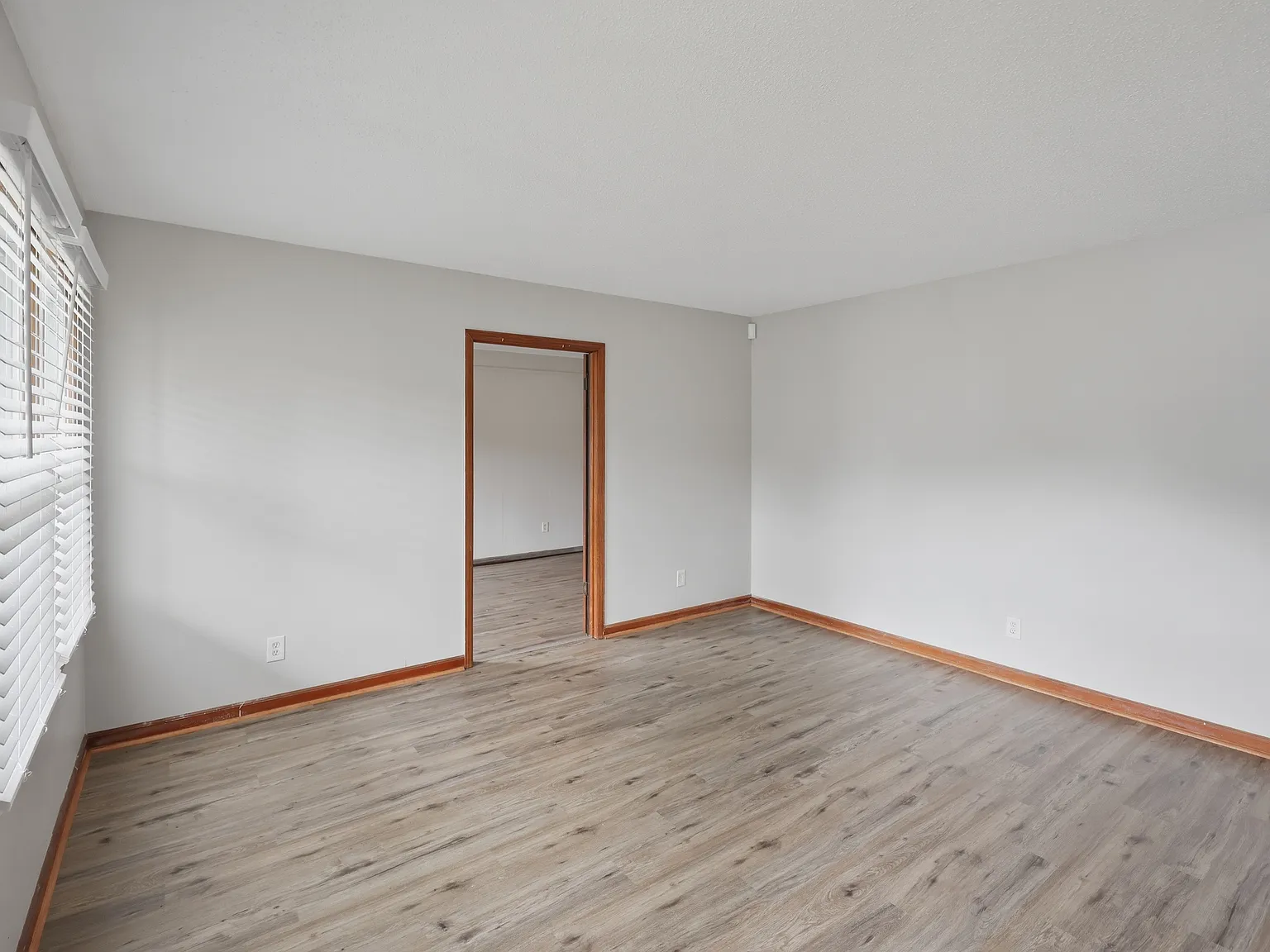 3 bed, 1.5 bath, 1327 sqft, $1,400 — Photo 2