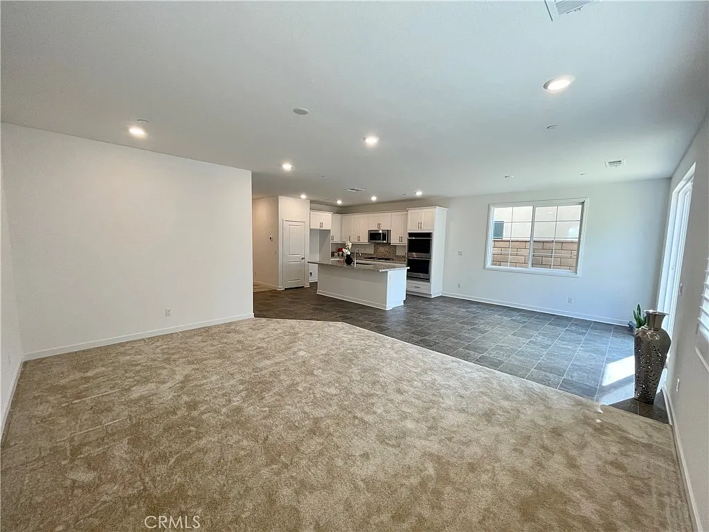4 bed, 2315 sqft, $3,950 — Photo 4