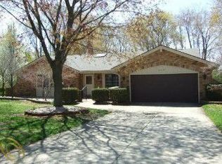 42549 Ravina Ln, Northville, MI 48168
