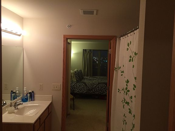 One of 2 full bathrooms