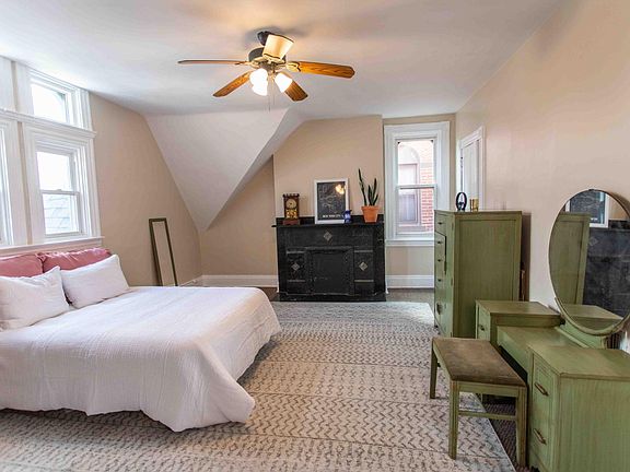 3rd image of 835 N Saint Clair St #2