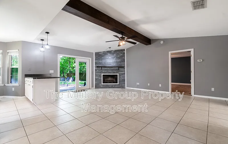 3 bed, 2.0 bath, 1471 sqft, $2,200 — Photo 4