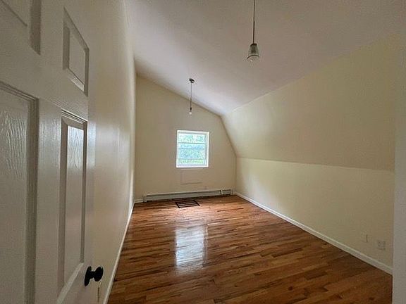4th image of 932 E 227th St #3