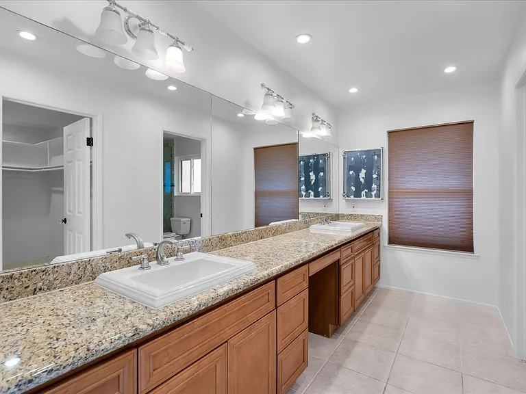 2222 Pier Ave — Photo 18