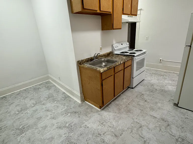 208 Main St #3H — Photo 8