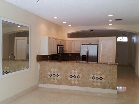 5th image of 6908 NW 33rd St