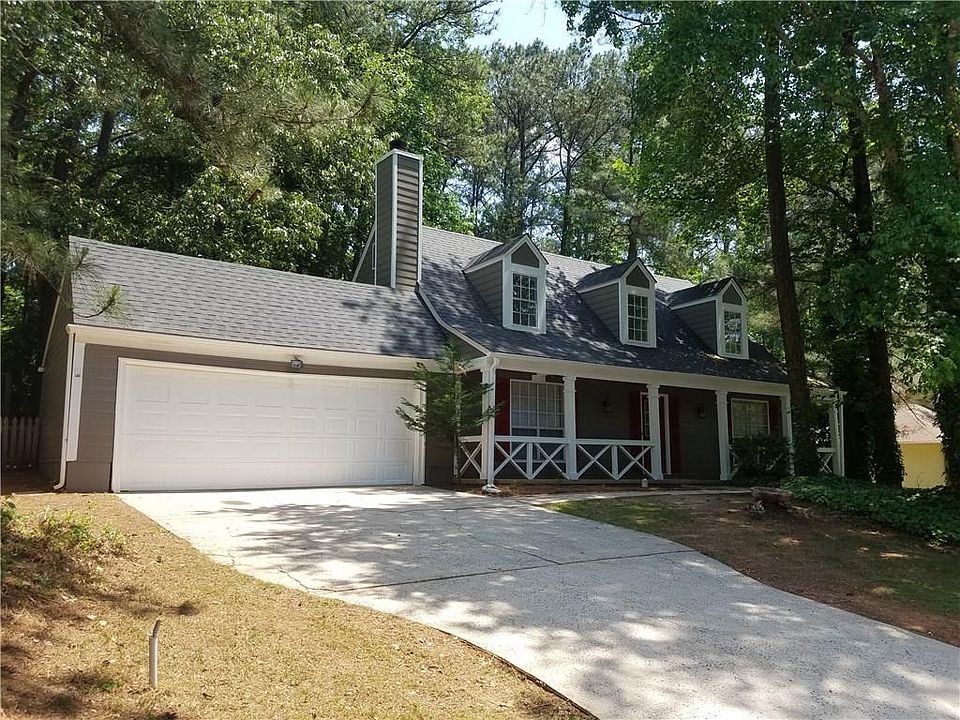 1st image of 135 Barrington Dr E