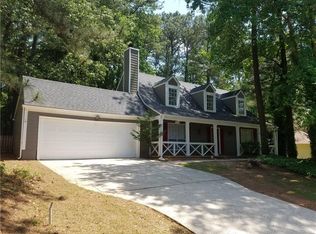 135 Barrington Dr E, Roswell, GA 30076