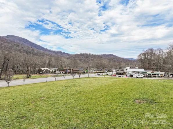 2 Soco Rd, Maggie Valley, NC 28751