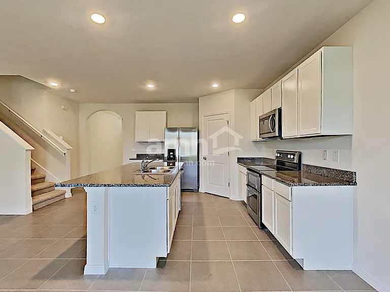 2840 Greenleaf Ter — Photo 3