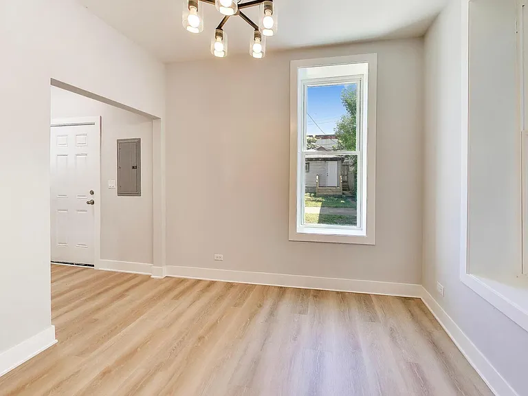 1821 S Fairfield Ave — Photo 7