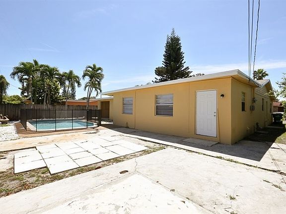 3rd image of 765 NW 200th St