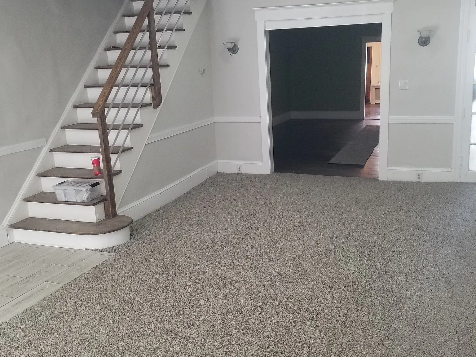 4 bed, 1.5 bath, 2364 sqft, $1,275 — Photo 1