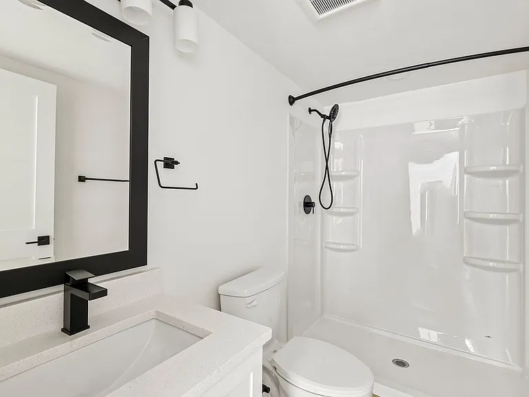 The Crest |NEWLY Renovated Studios, Lofts, 1, 2 & 3 Bedroom Homes Near the Beach — Photo 88