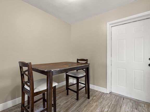 4th image of 926 W Jasmine Drive