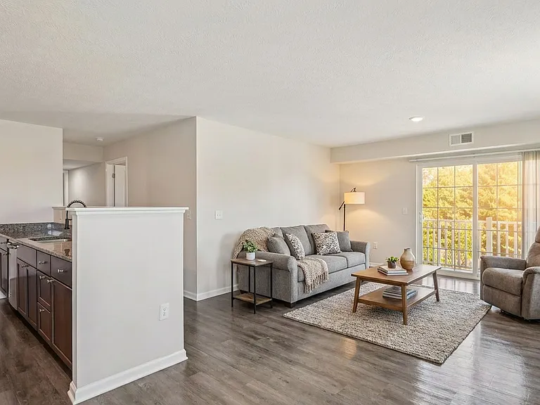 Latham Apartments — Photo 14
