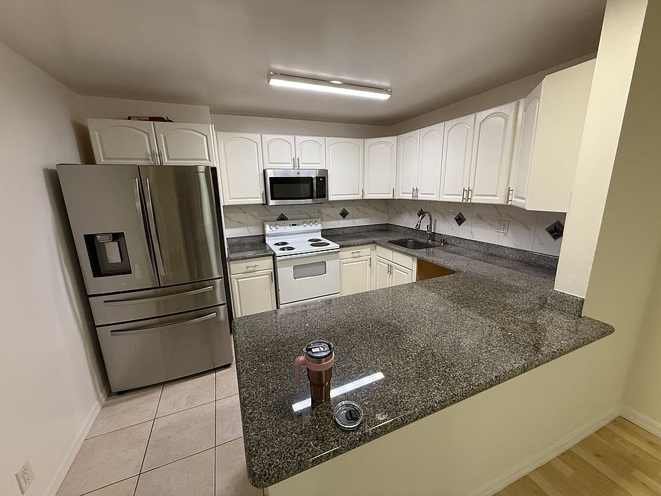2nd image of 643 Sylvan St APT 2