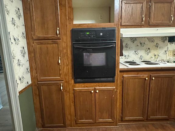 2nd image of 131 Regina Dr