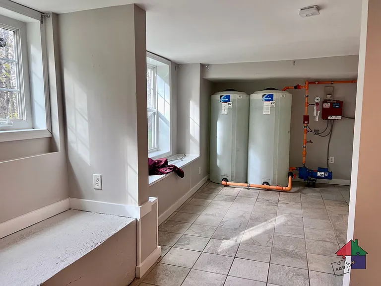 110 Northfield St — Photo 6