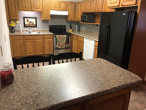Kitchen with breakfast bar