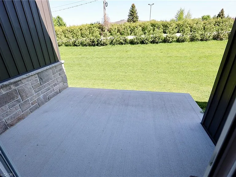 9 Silver Creek Cres — Photo 13