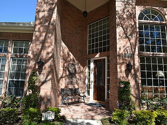 4th image of 1302 Indian Hawthorn Ct