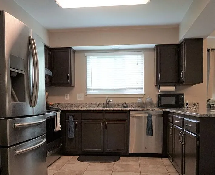 14692 Stratford Dr — Photo 3