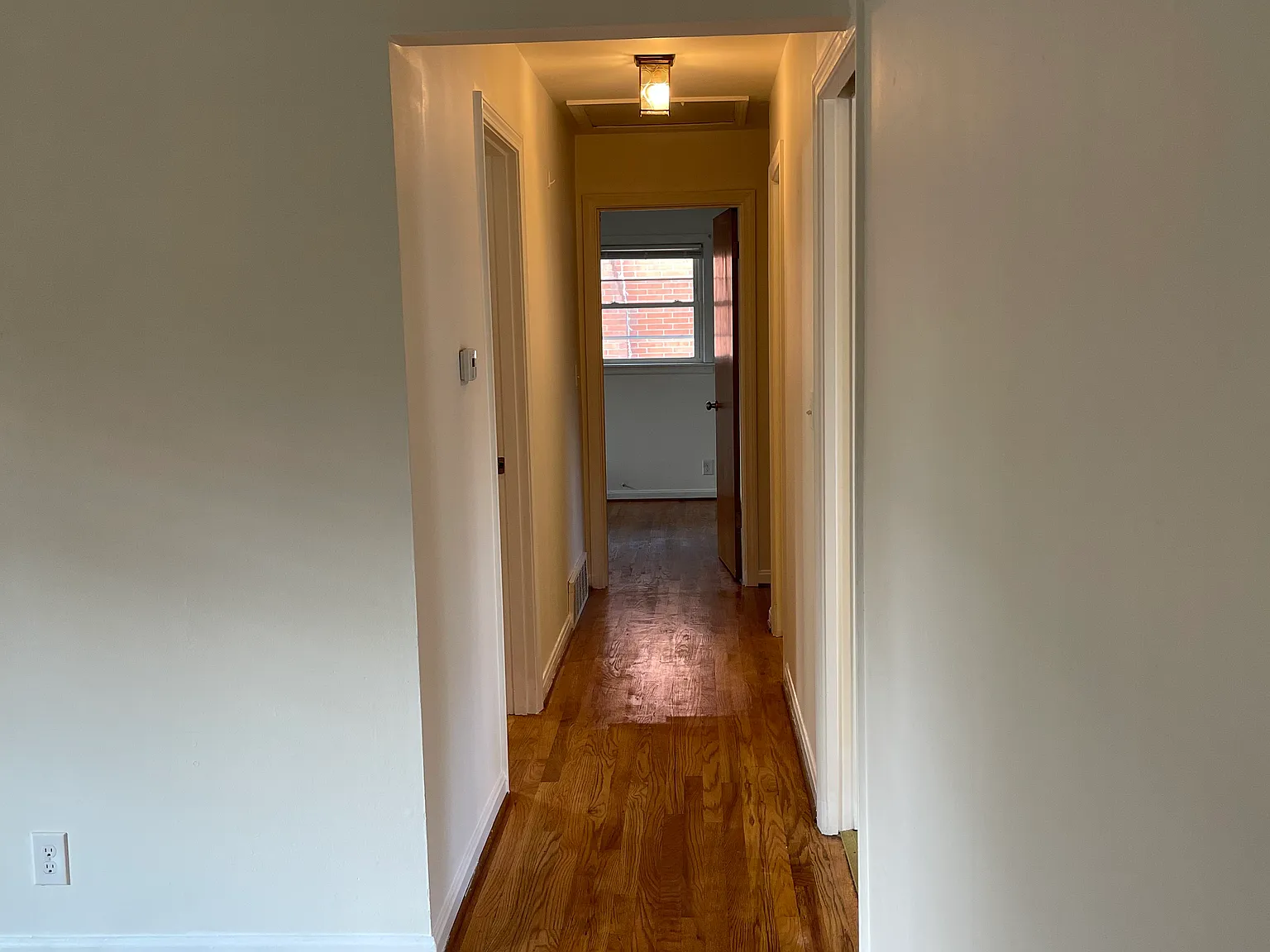 3 bed, 1.5 bath, 1247 sqft, $2,000 — Photo 3